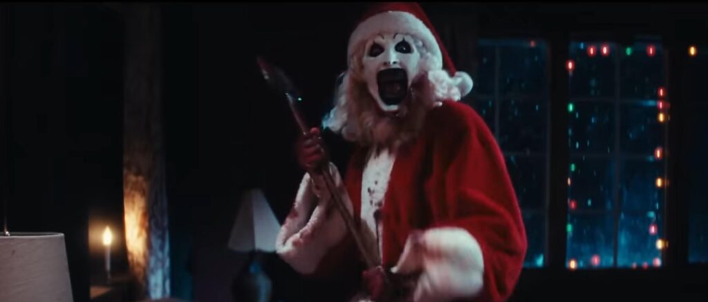 MV5BYWQ0MmM2YjgtZTU5OS00NjNjLWFlNWItYTllYTdmOTkzMzJkXkEyXkFqcGc@._V1_-1024x437 CRÍTICA: TERRIFIER 3