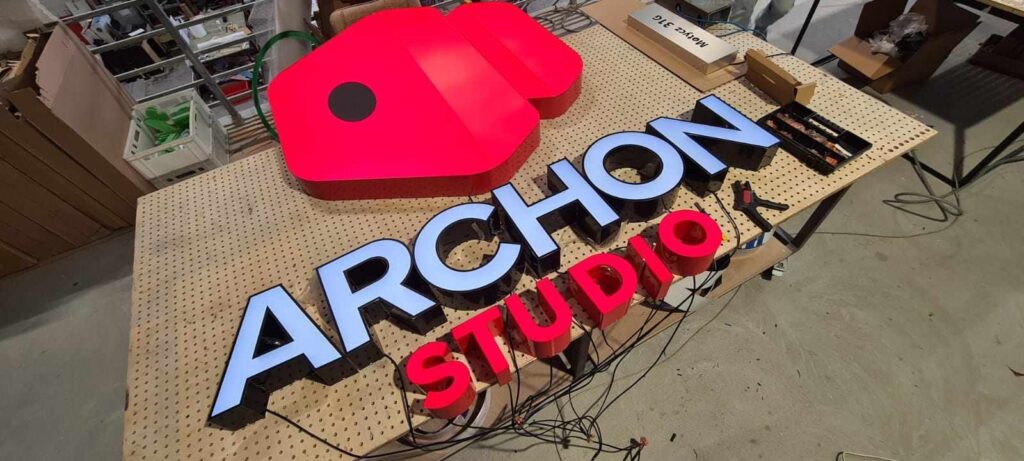 Reklama świetlna – Litery 3D i logo 3D podświetlane LED