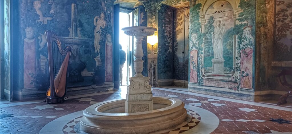 Stanza della Primavera della villa Falconieri