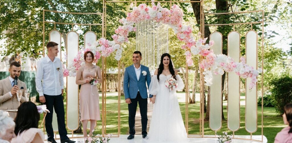 importancia de una decoración de altar de boda