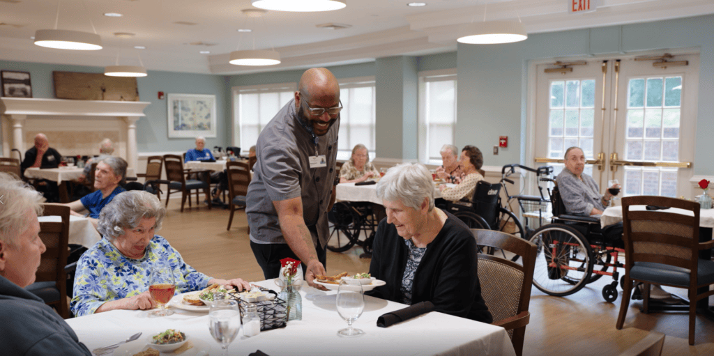 Residents enjoying a meal together at Shalom Gardens & Parkside in Richmond, Virginia