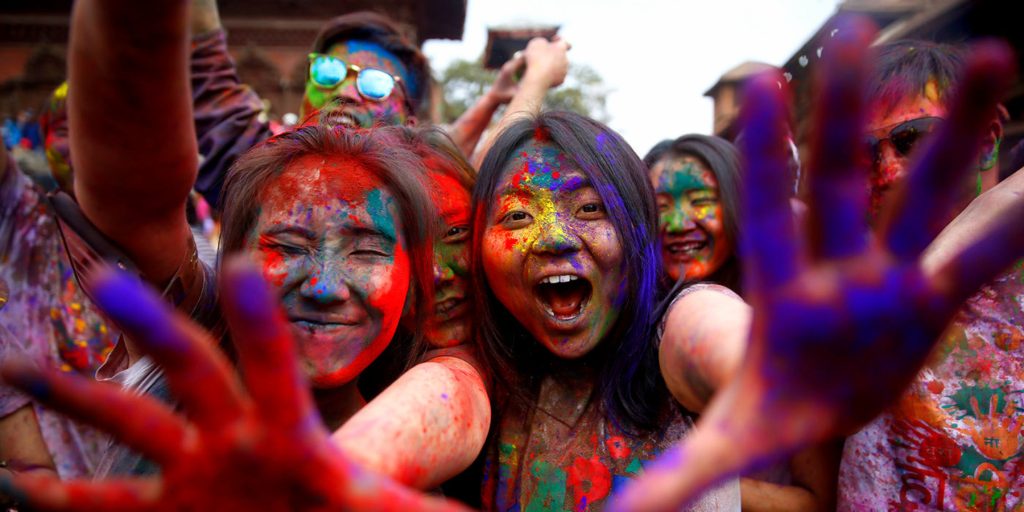 क्या आप जानते हैं? सिर्फ भारत में ही नहीं, इन देशों में भी मनाई जाती है Holi