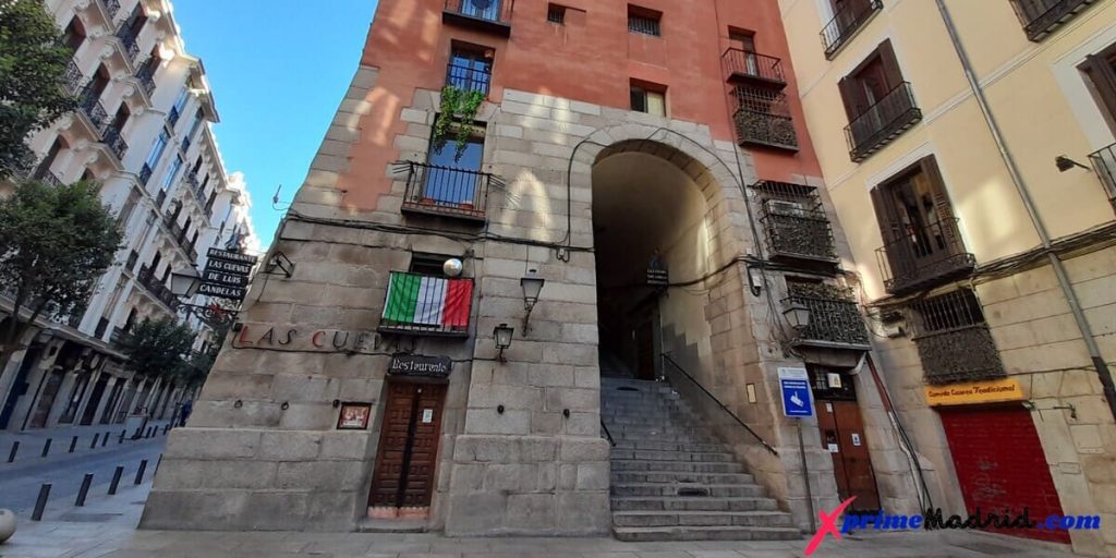 El arco de cuchilleros