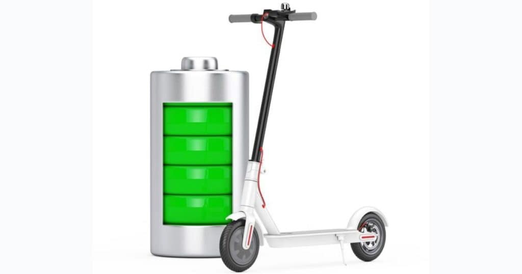 grafički prikaz baterije električnog romobila i električni romobil pored