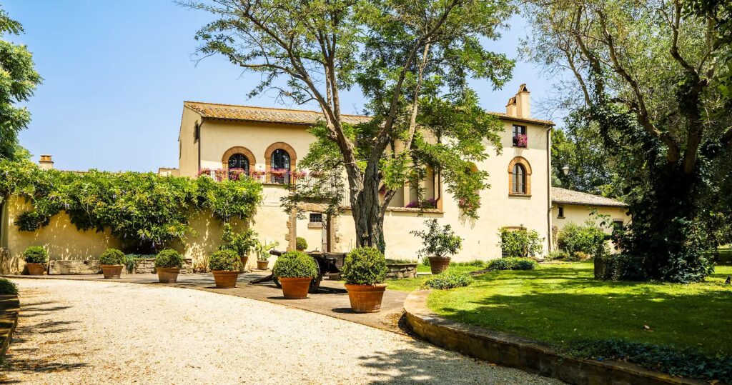 Tra le strutture dove dormire nella Tuscia, c'è il podere dell'arco, vicino Viterbo
