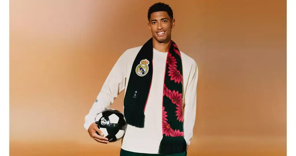 Jogador do Real Madrid com camisa pré-jogo de estampa floral da coleção com a FARM Rio