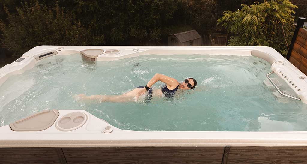Spa de nage 14AX avec un nageur