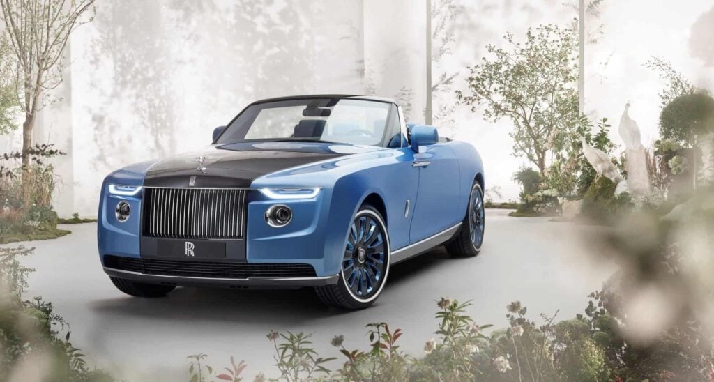 OS 10 CARROS MAIS CAROS DO MUNDO EM 2024: UM SHOW DE LUXO, PODER E EXCLUSIVIDADE