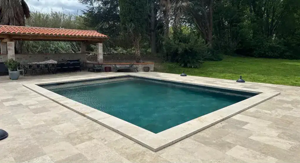 piscine-margelles-travertin-grand-dallage-66