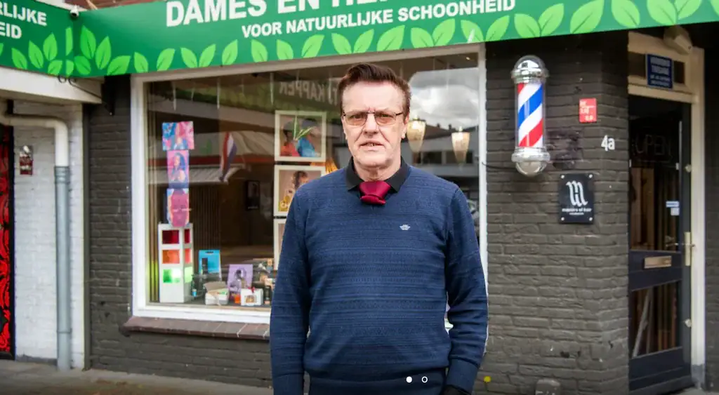 Charles Rijff voor zijn kapsalon