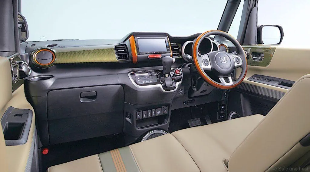 Honda N-Box cabin