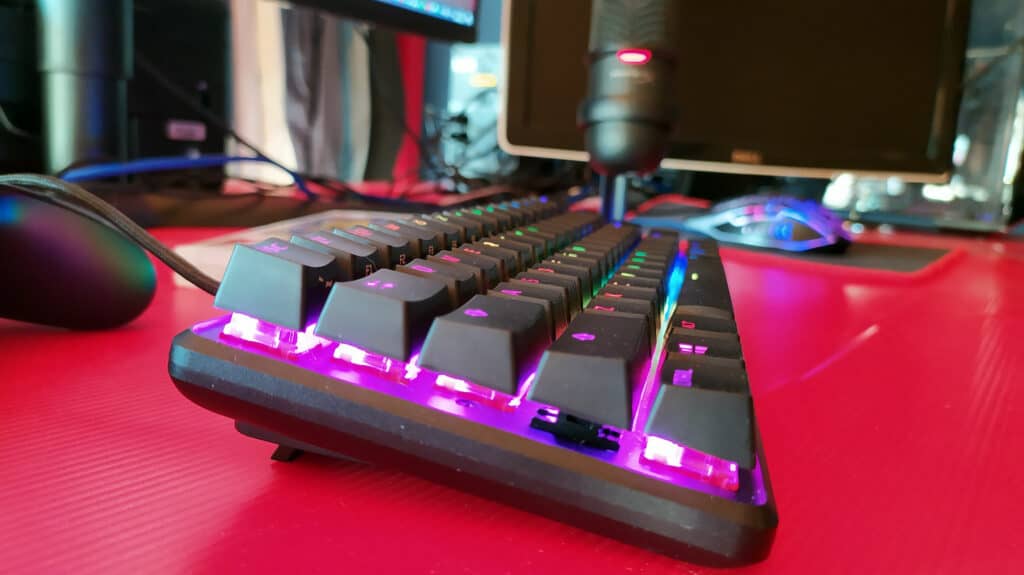 HyperX Alloy Origins 60 vista laterale