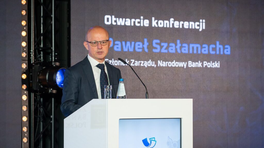 Gospodarstwa domowe gromadzą coraz więcej gotówki