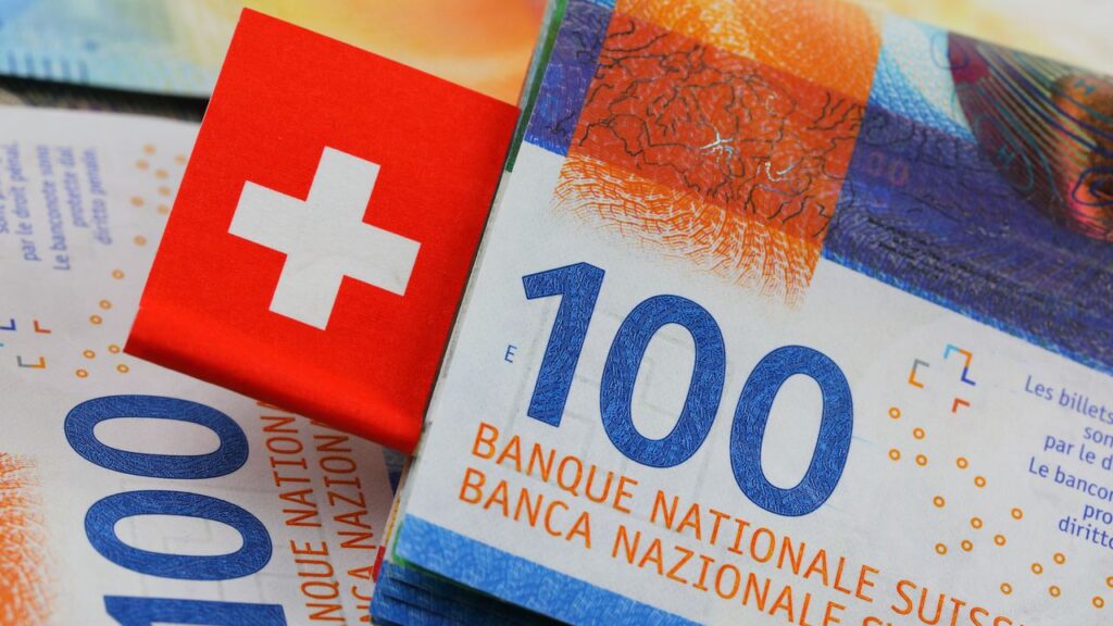 Szwajcarzy wpisują gotówkę do konstytucji