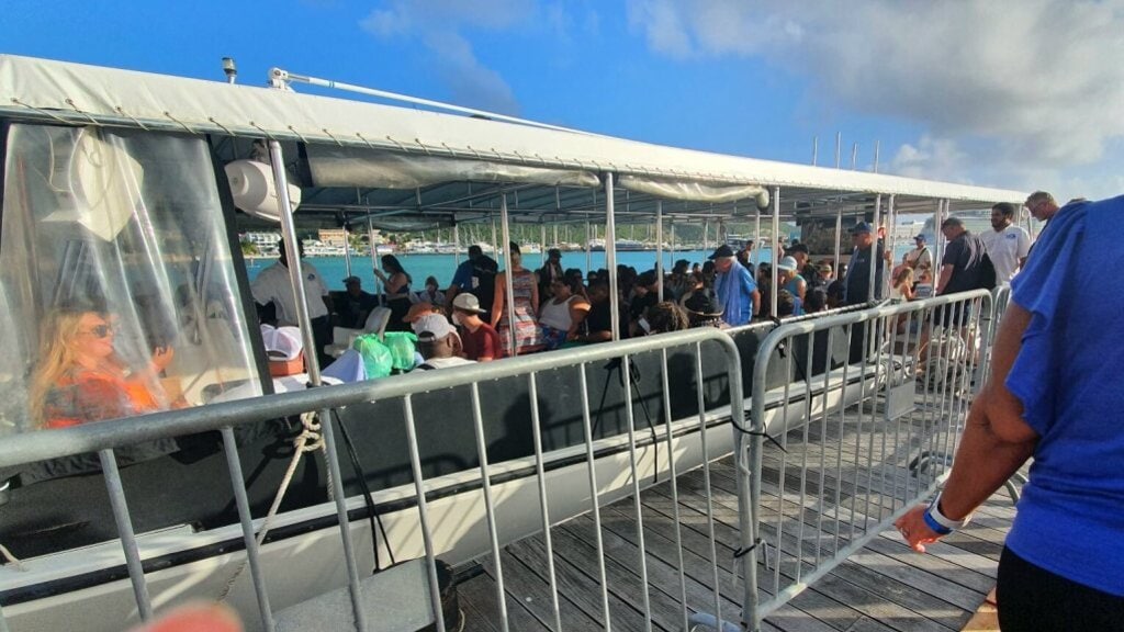 Wassertaxi auf St. Maarten zum Kreuzfahrtschiff