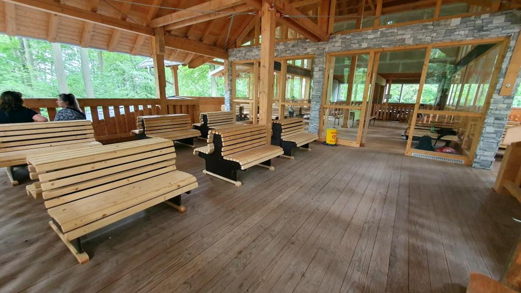 Aufenthaltsbereich im Baumwipfelweg Bad Camberg