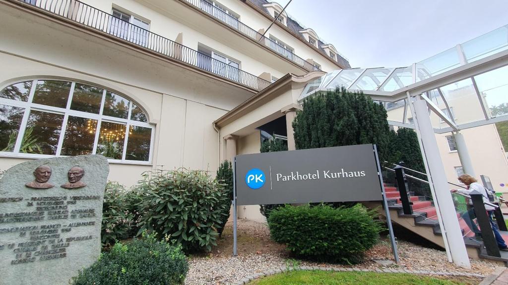 Eingang zum PH Parkhotel