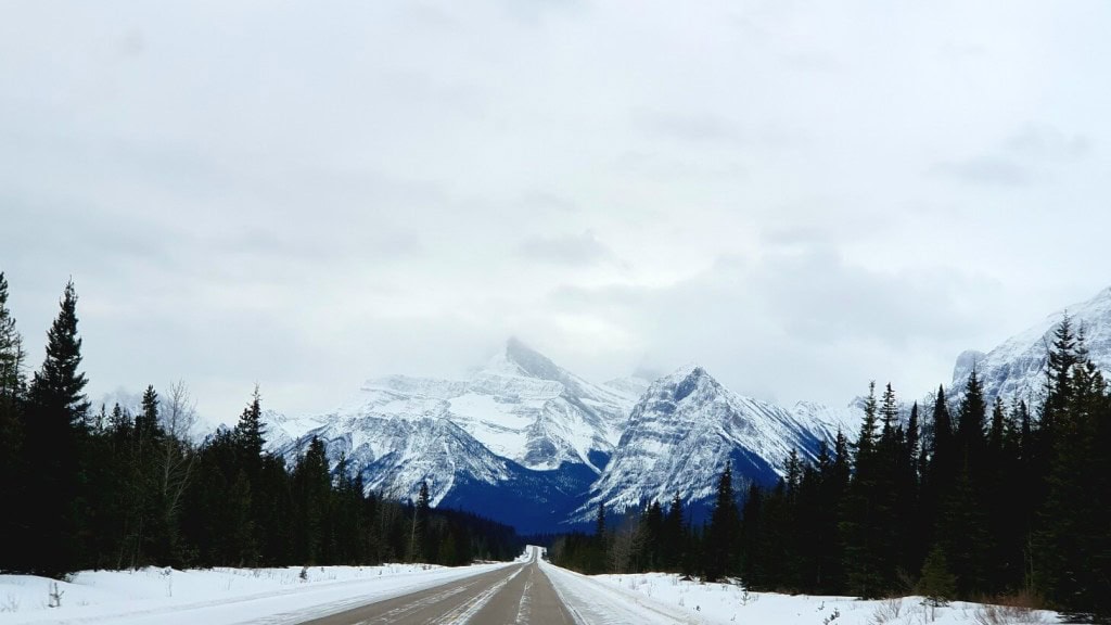 wundervolle Schneelandschaft in den Rockies - Packliste Winterurlaub