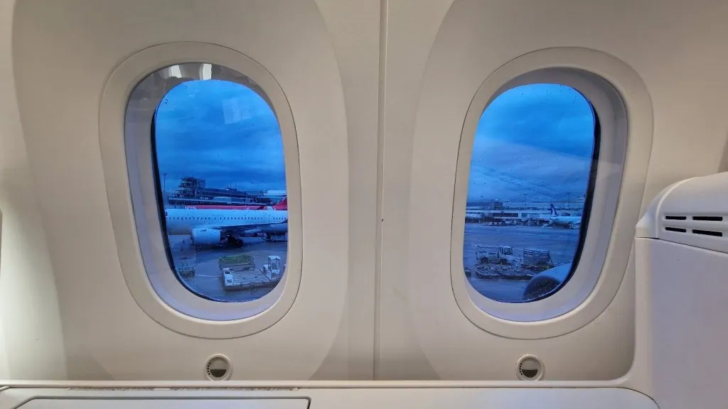 Fenster Air Canada Business Class 787-9 mit Durchblick