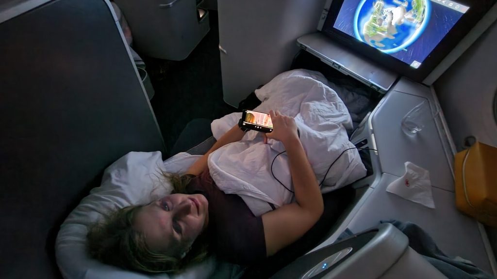 Bett in der Business Class der Air Canada 777-300
