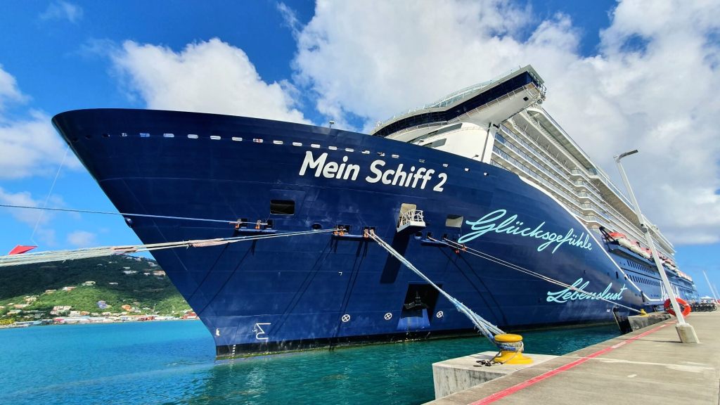 Die Mein Schiff 2 im Hafen von Tortola, BVI