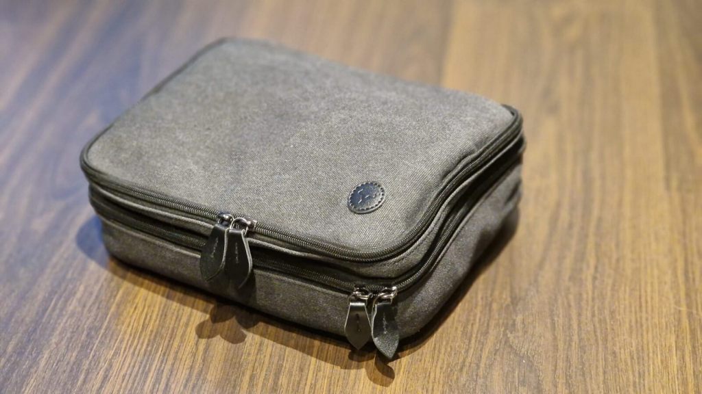 Kabeltasche zur ordentlichen Aufbewahrung von Ladekabeln und Steckern