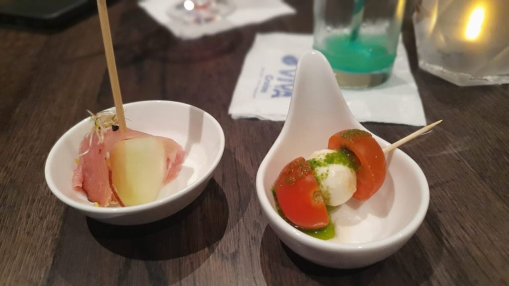 Snacks in der Lounge