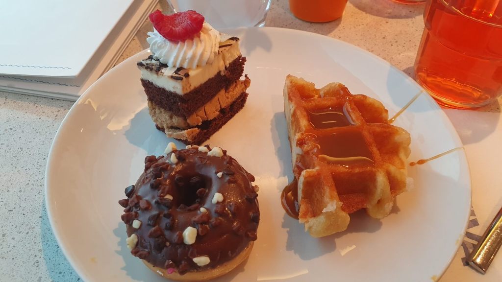 Snacks zwischendurch in der Lounge der Viva Cruises