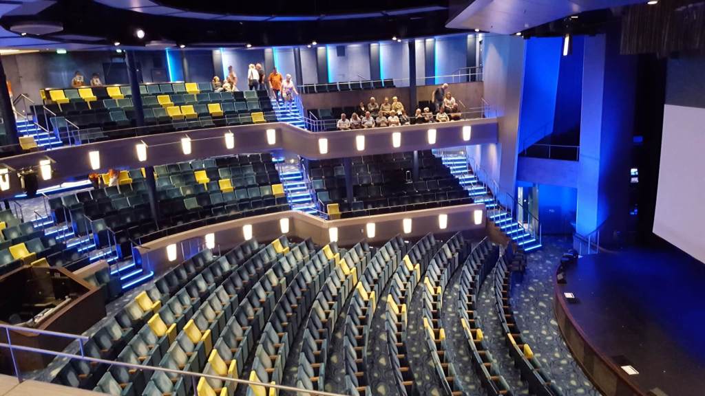 Theater auf der Mein Schiff 4