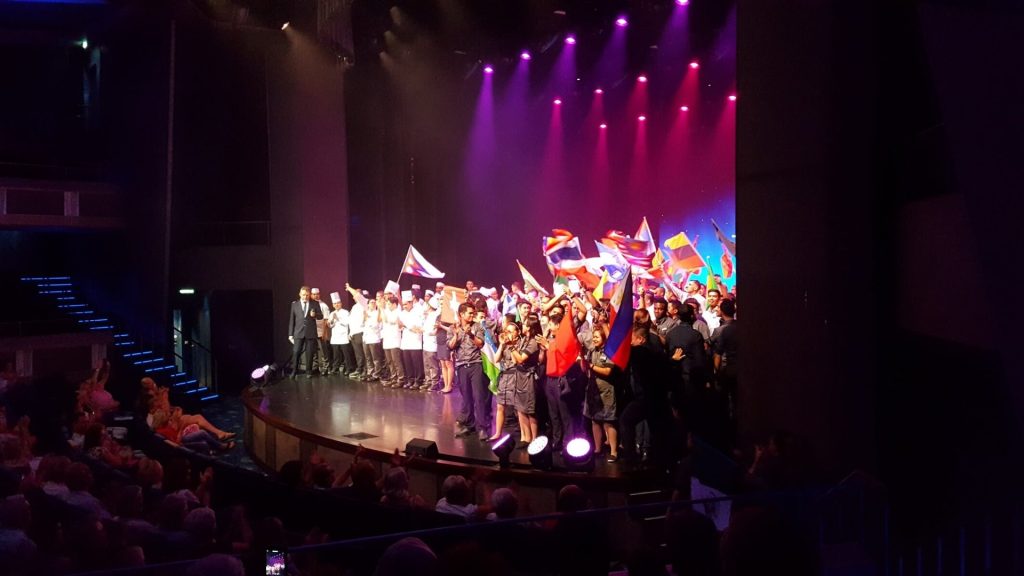 Aufführung im Theater bei der Kreuzfahrt