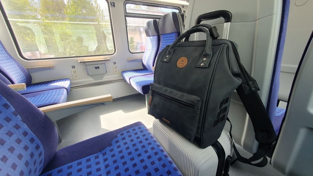 In der Bahn mit dem Cabaia Adventurer Rucksack M
