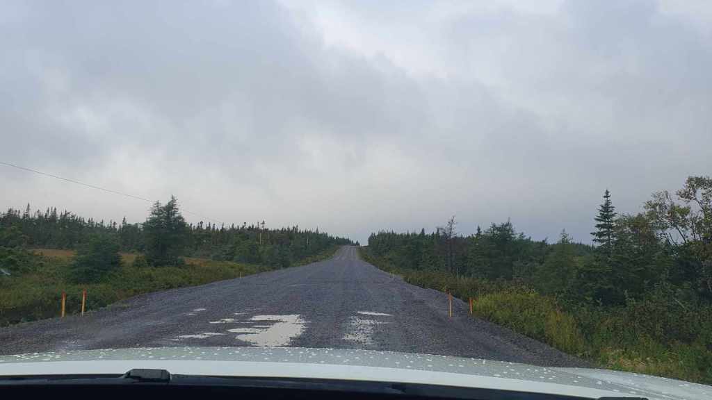 Hauptstraße ohne Straßenbelag auf Neufundland