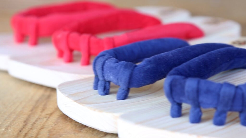 Getas made from hinoki cypress　Side profile of GETALS sandals showing the square base shape