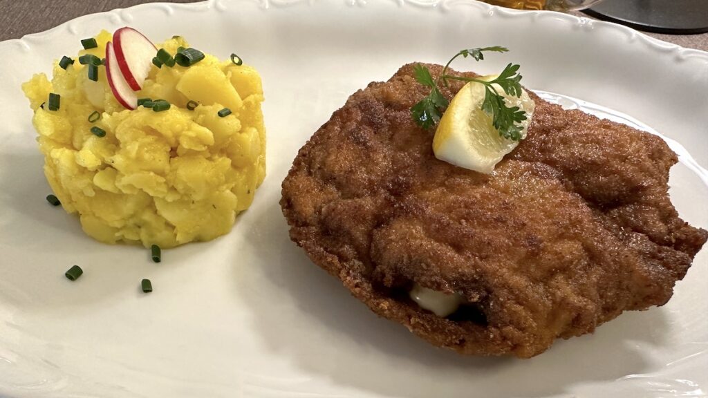 Cordon bleu mit Kartoffelsalat