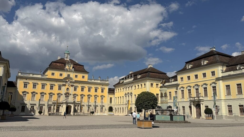 Innenhof des Residenzschlosses Ludwigsburg: Blick auf den ältesten Flügel