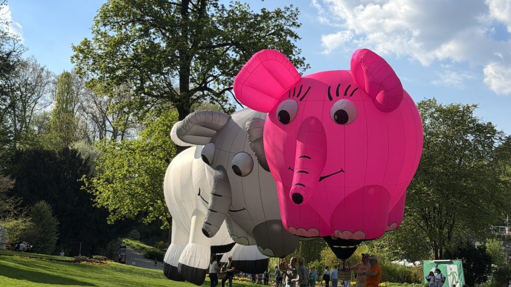 Zwei der unzähligen Kleinballone beim Ballonblühen im Blühenden Barock