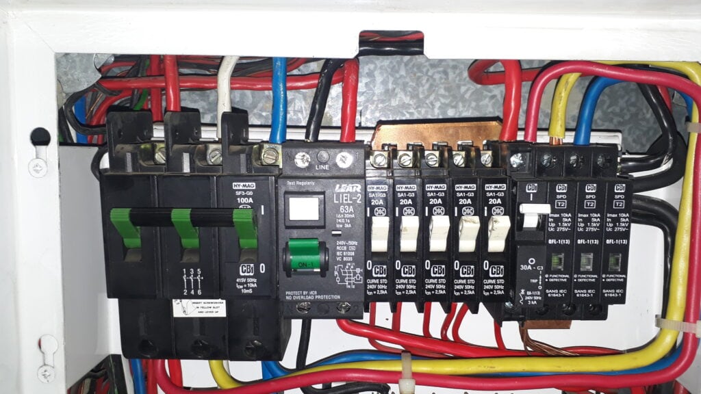Edenvale electrician opens electrical board