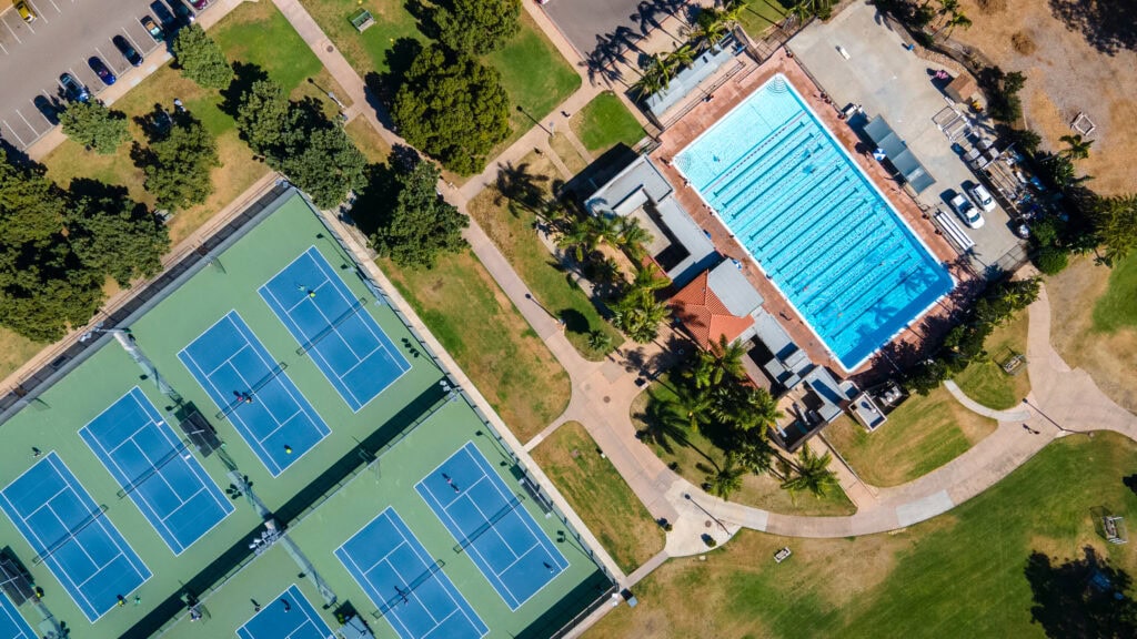 North Park tennis and swimming pool in Morely Field 10 minutes from the beach