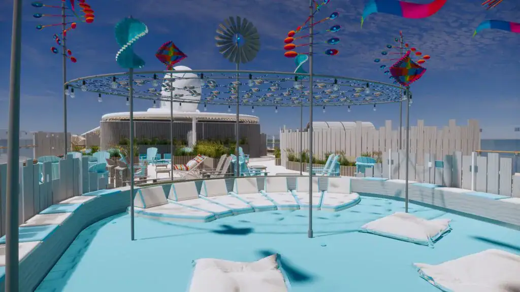 microsoftteams-image_8-1024x576 - Michis Kreuzfahrten blick auf einen modernen außenbereich mit einem blauen pool, liegen, bunten windspiel-elementen und einem lounge-bereich im hintergrund.