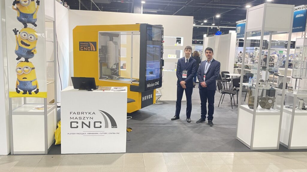 Minion CNC frēzmašīna izstādē Metaltech - Przemysław Szymański dibinātājs ar dēlu Michał
