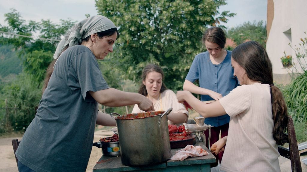 Peli o manta. Crítica Hive. Ellas