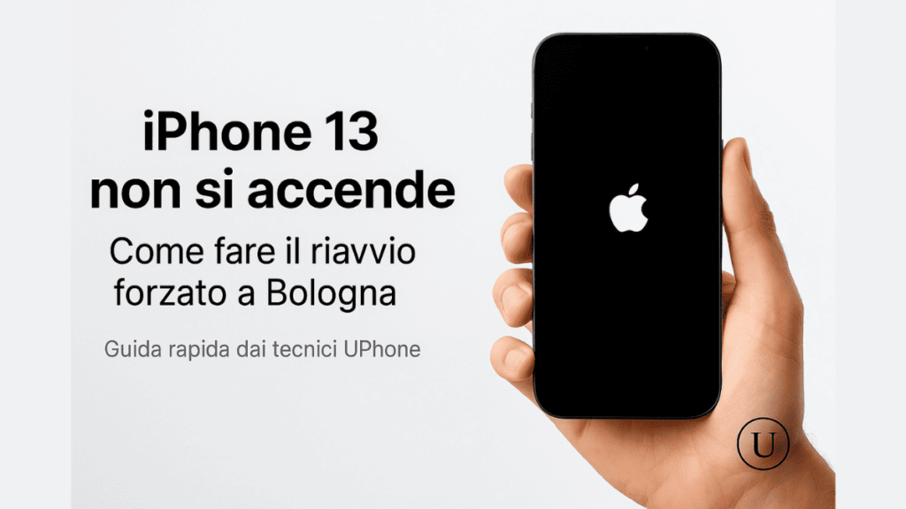 Tecnico tiene in mano un iPhone 13 con schermo nero e logo Apple, accanto al testo “iPhone 13 non si accende – Come fare il riavvio forzato a Bologna