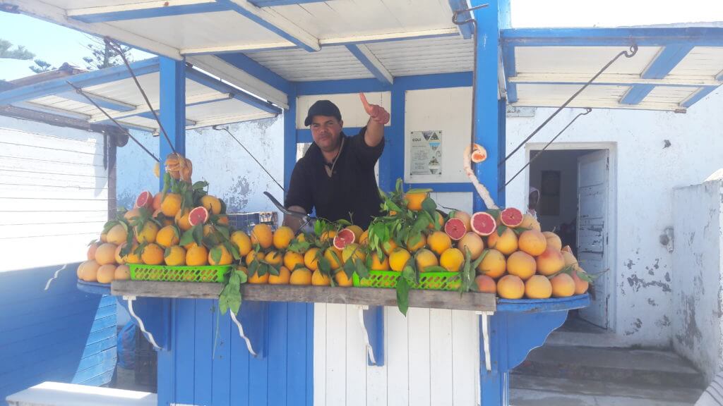 O simpático vendedor de suco de laranja