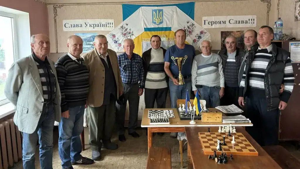 Учасники шахового турніру «Кубок друзів» у Комишах