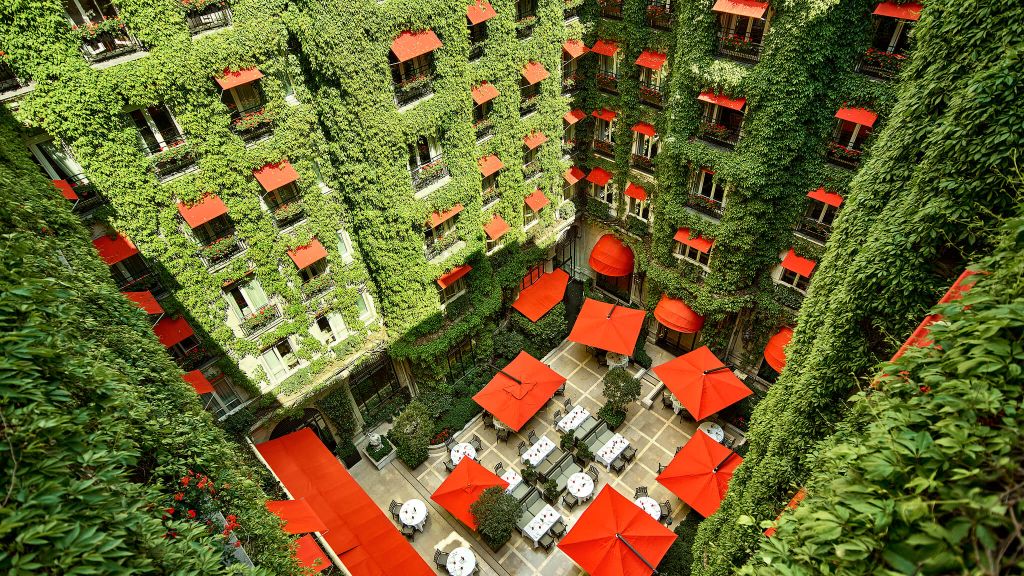 002795-01-La-Cour-Jardin-restaurant-view-Hotel-Plaza-Athenee-Paris 002795-01-La-Cour-Jardin-restaurant-view-Hotel-Plaza-Athenee-Paris Top 10 Paris hotels top 10 paris hotels Top 10 Paris Hotels for Timeless Elegance and Refined Stays 002795 01 La Cour Jardin restaurant view Hotel Plaza Athenee Paris