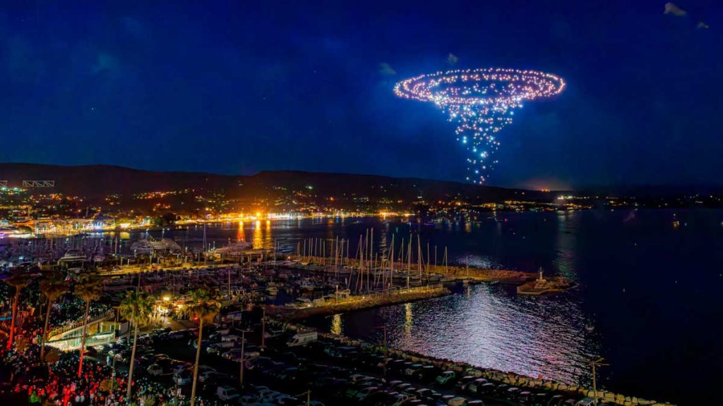La Ciotat vue depuis la mer : croisières & loisirs nautiques le port de la ciotat en fete feu d artifice