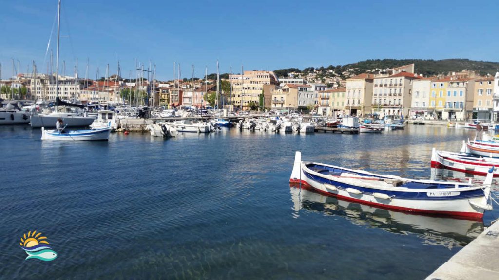 La Ciotat vue depuis la mer : croisières & loisirs nautiques port de la ciotat bateaux de peche