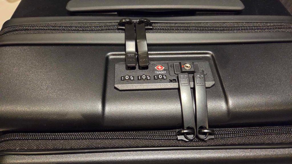 TSA Schloss für beider Fächer des Road Runners Carry On