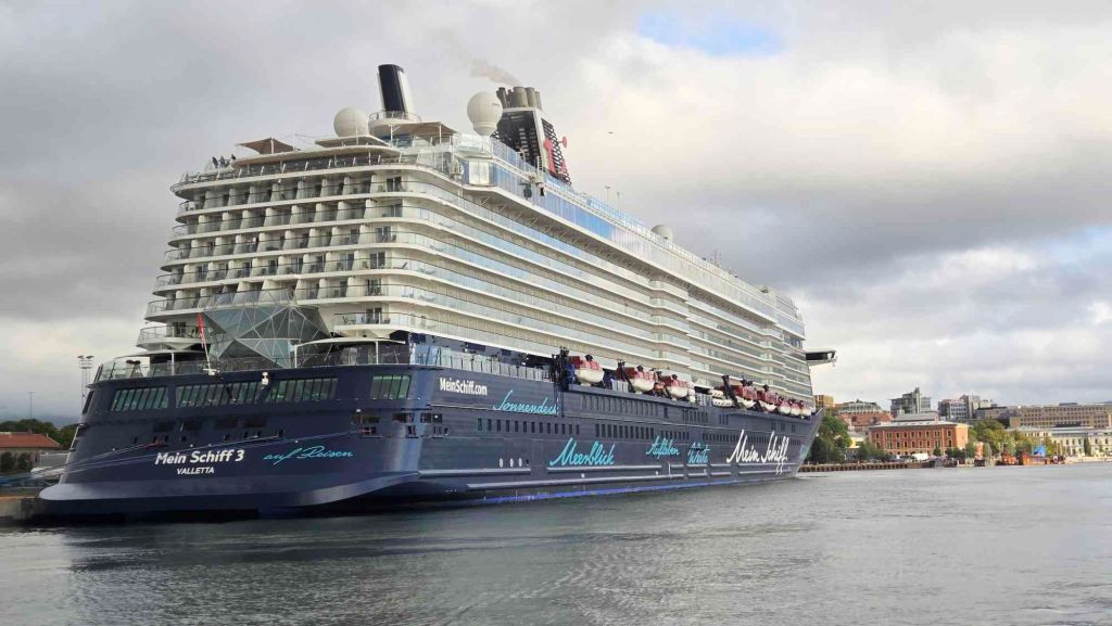 Blick auf die Mein Schiff 3 von der Fjordkreuzfahrt auf dem Oslofjord