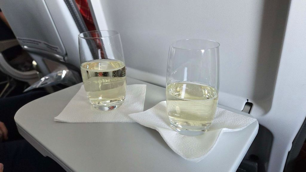 Verpflegung und Getränke in der Condor Business Class Mittelstrecke